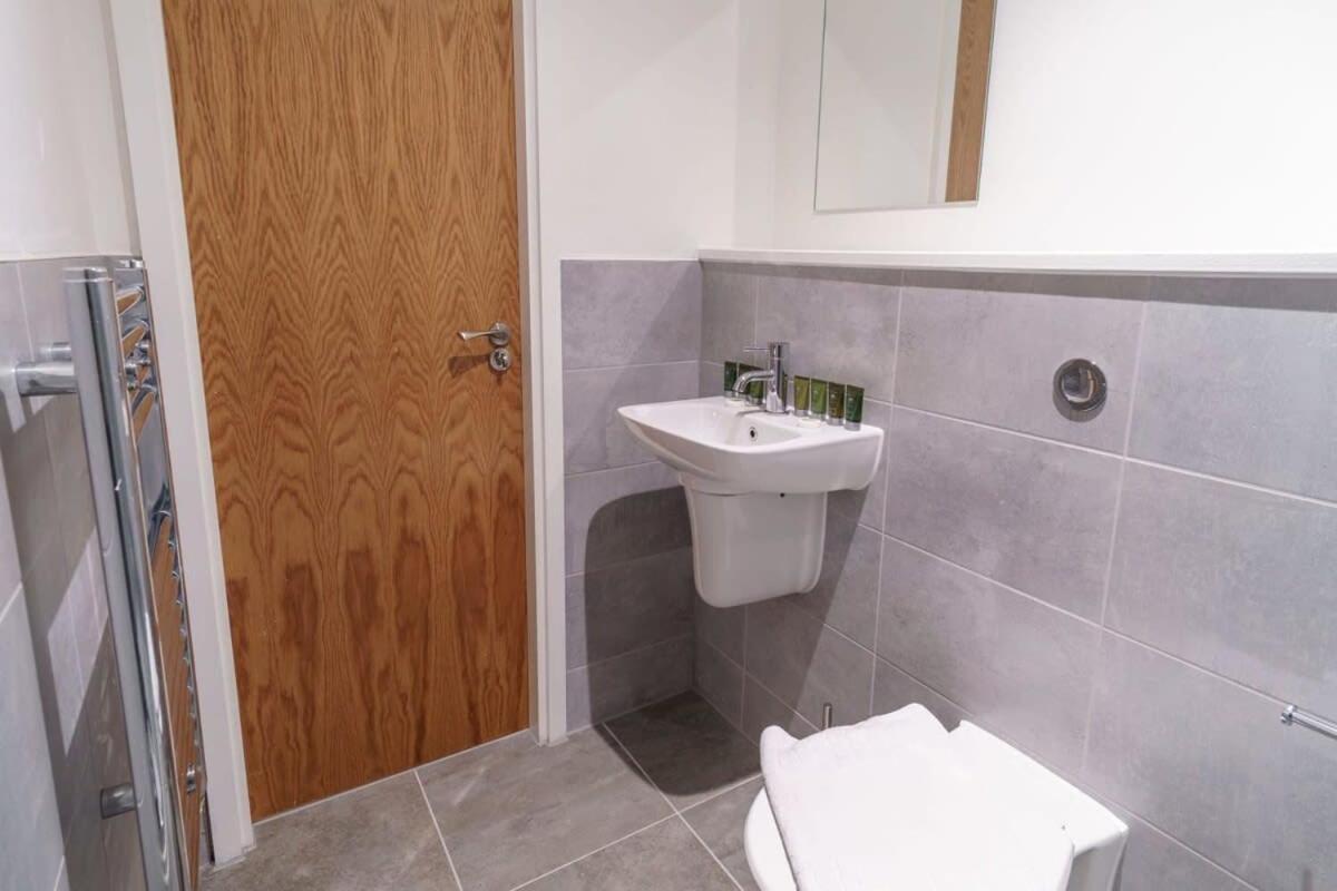 Stunning 2 Bed Apartment In Salford With Views Manchester Kültér fotó
