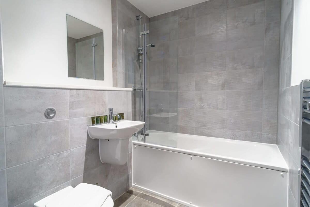 Stunning 2 Bed Apartment In Salford With Views Manchester Kültér fotó