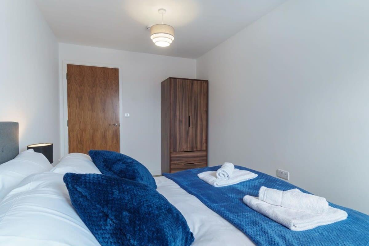 Stunning 2 Bed Apartment In Salford With Views Manchester Kültér fotó