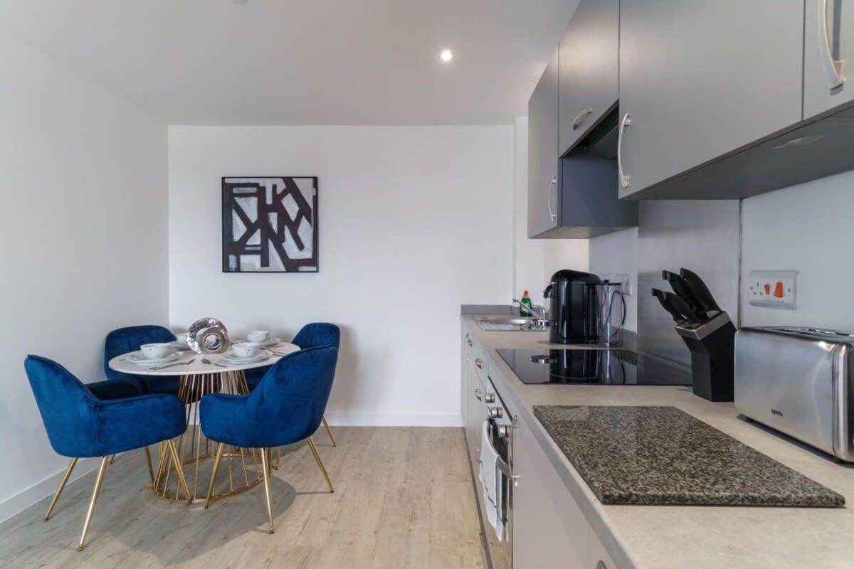 Stunning 2 Bed Apartment In Salford With Views Manchester Kültér fotó