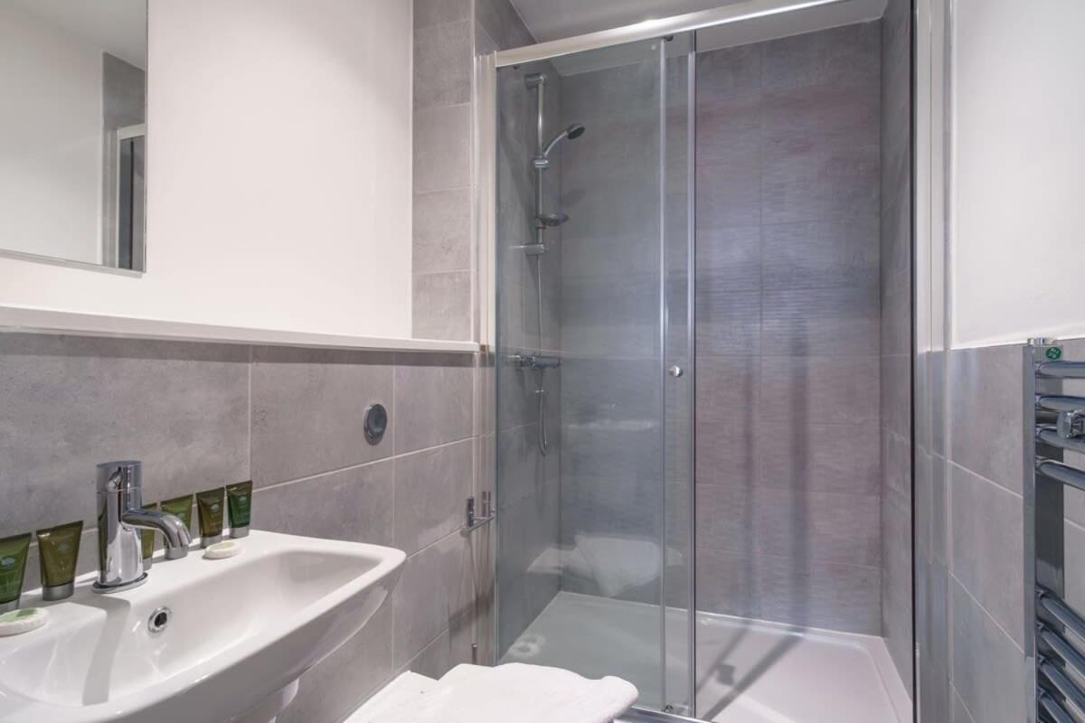 Stunning 2 Bed Apartment In Salford With Views Manchester Kültér fotó