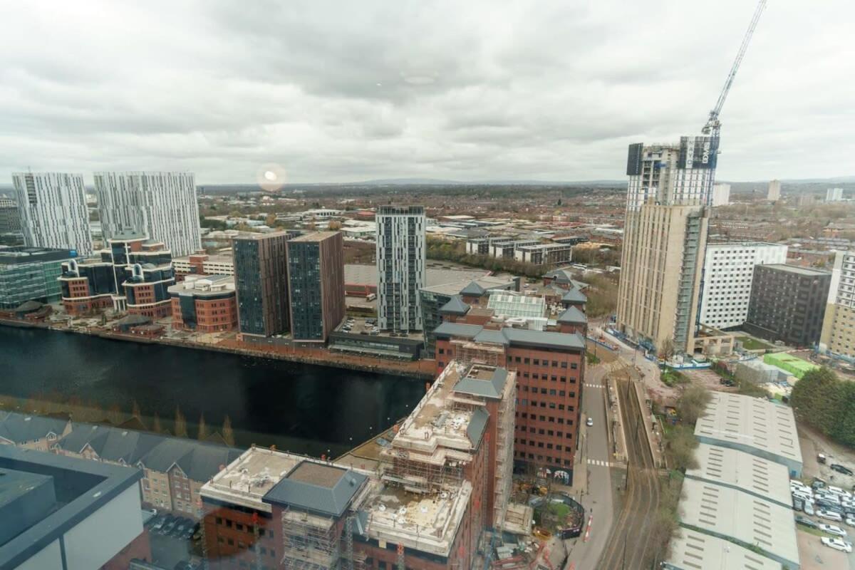 Stunning 2 Bed Apartment In Salford With Views Manchester Kültér fotó